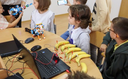 Djeca na STEM radionici